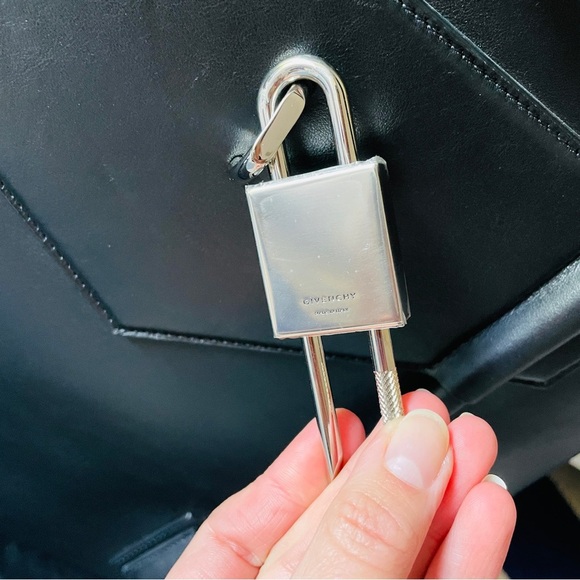 Brand New Givenchy Antigona Lock Soft Calfskin Black Leather Unisex Tote… - Picture 12 of 15